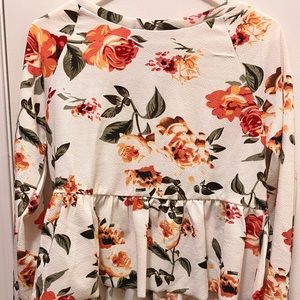 COPY - Floral print dip hem top.